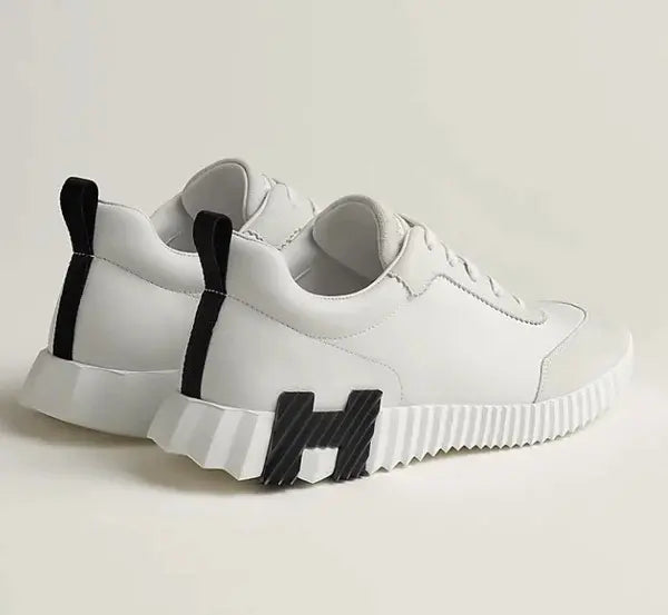 Hermes Bouncing Modell in Weiß mit Wildleder-Zehenkappe, Vollleder-Obermaterial und schwarzem H