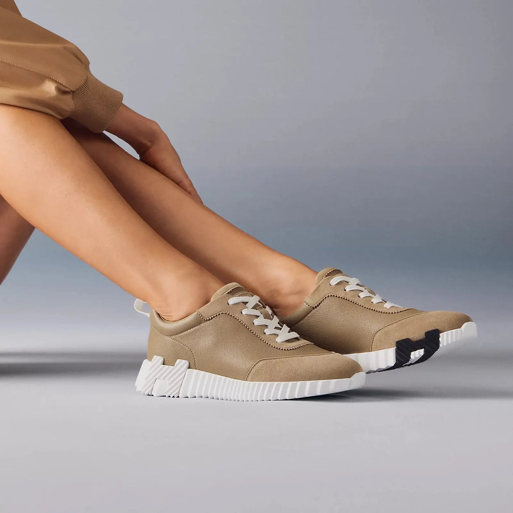 Hermes Bouncing Sneaker Herren beige aus Vollleder – Draufsicht auf Obermaterial und Schnürung