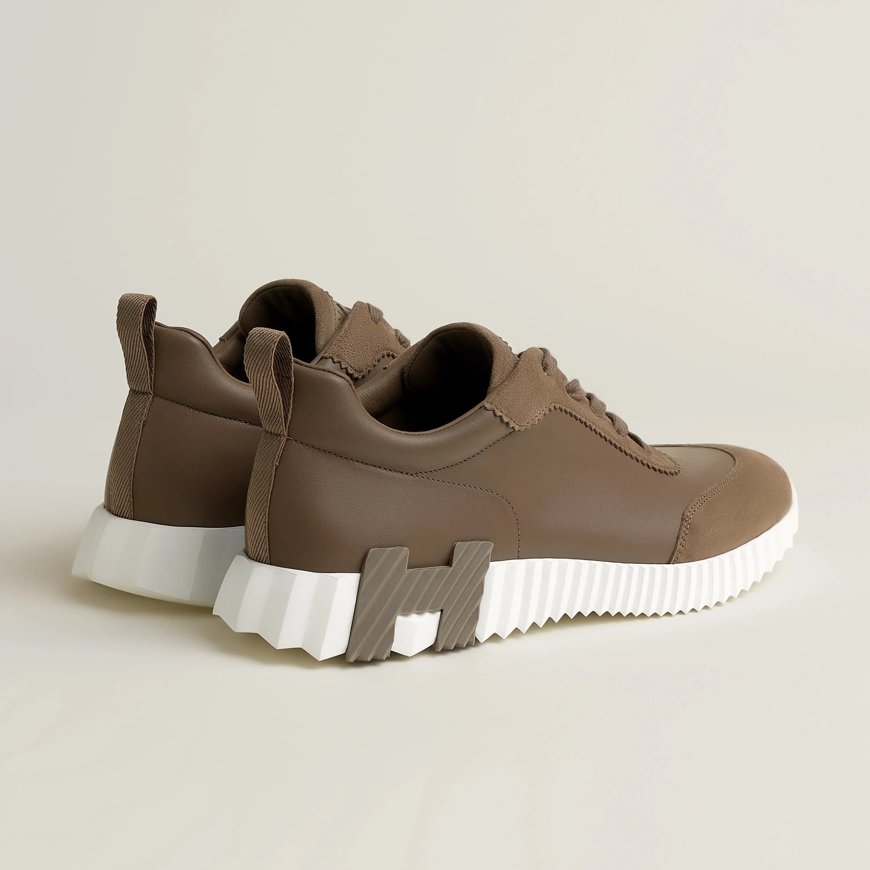 Hermes Bouncing Sneaker braun – Paar aus Leder und Wildleder mit sichtbarem Sohlenprofil