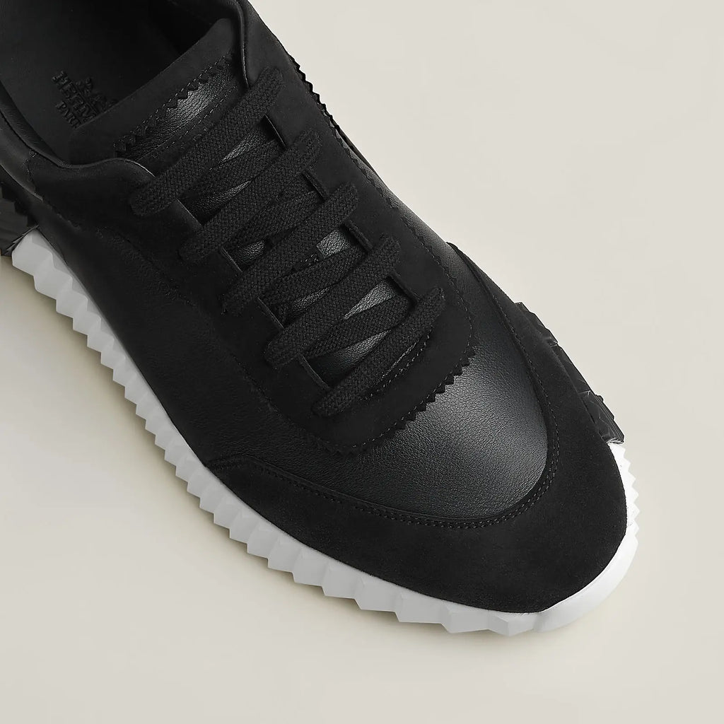 Hermes Bouncing Sneaker schwarz Herren – Detailansicht schwarzes H auf weißer gerippter Gummisohle