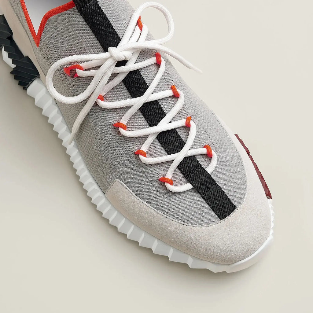Hermes Bouncing Slip-on Sneaker grau Herren – Detailansicht schwarzes H auf weißer gerippter Gummisohle