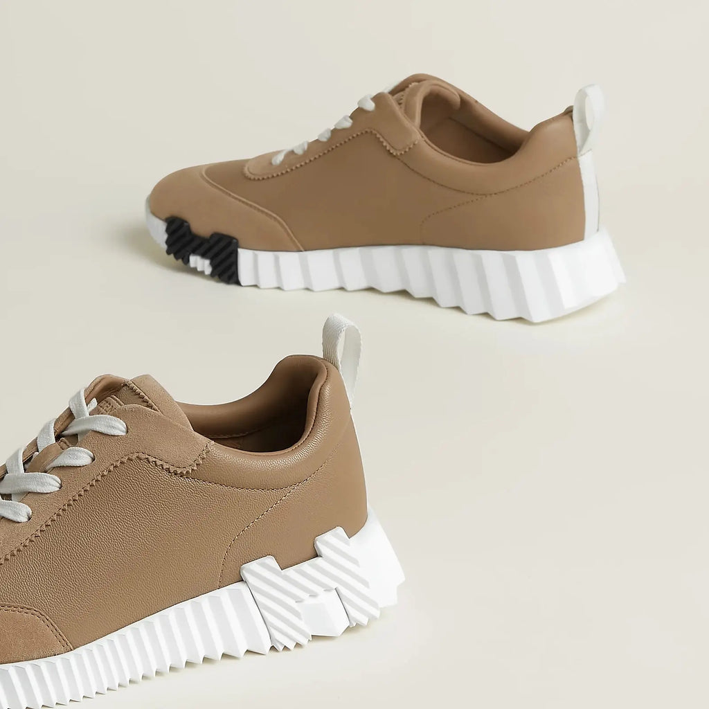 Hermes Bouncing Schuhe Beiger Leder Sneaker Herren Rückansicht mit Plateausohle und Fersenakzent