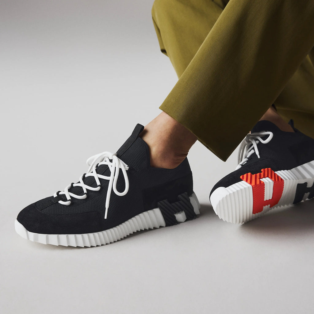 Hermes Urbane Sneaker Herren schwarz weiß aus Strick – moderner Streetstyle Look